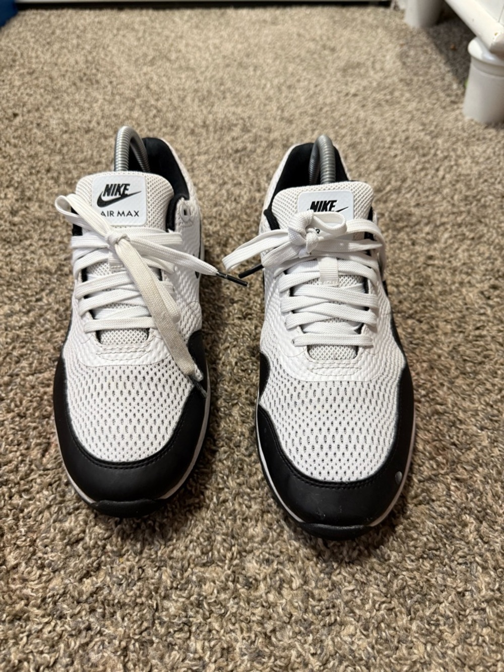 Nike Men’s White and Black Air Max Sneakers - Picture 3 of 8